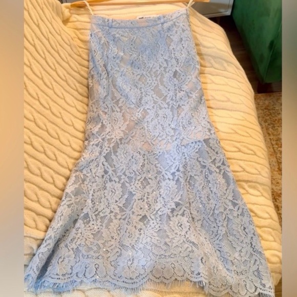 SELF-PORTRAIT BLUE LACE FLARED MIDI SKIRT brand new never worn.